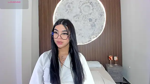 RoseCassie online show from April 18, 7:07 pm