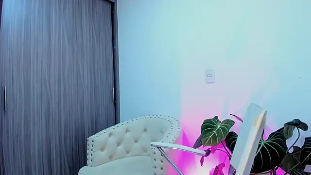 Sara Leblanc online show from October 24, 4:25 pm