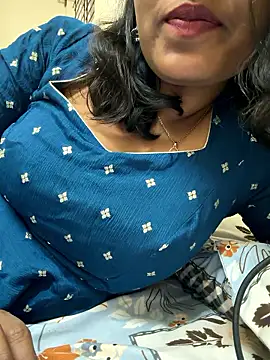 priyadevi17 online show from January 19, 9:38 am