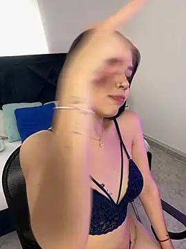 Lily Woodz online show from February 23, 7:13 pm