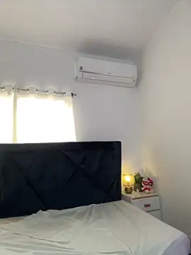 Lily Woodz online show from March 17, 7:07 pm