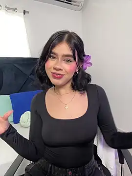 Lily Woodz online show from February 10, 7:06 pm