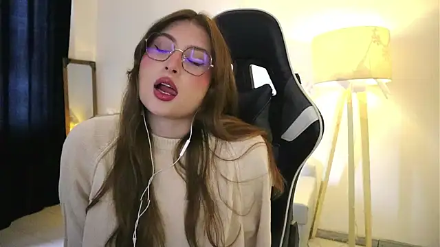 Daisha Riley online show from December 2, 1:46 pm