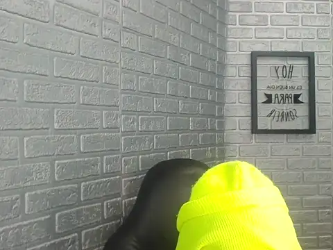 Crystal Walls online show from November 10, 8:26 pm