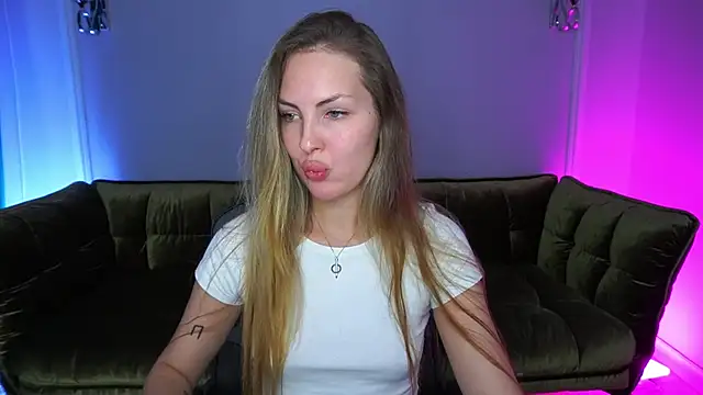 Snapshot of Flora_Tease chatting on October 1, 7:52 pm Flora Tease online show from October 1, 7:52 pm