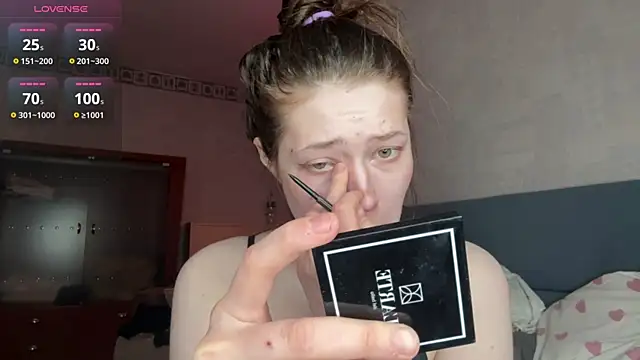 eva varnerr online show from April 3, 9:13 pm