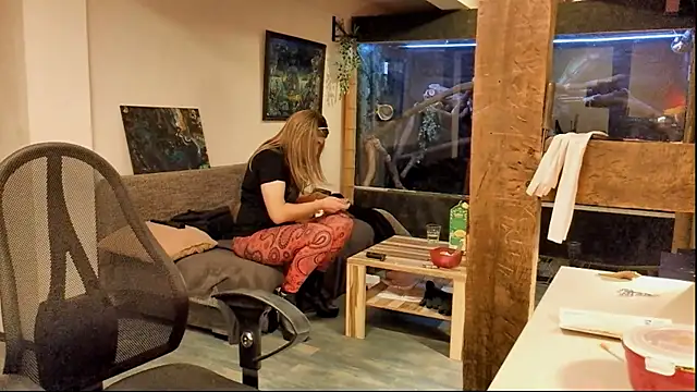 Snapshot of DYasmin69 chatting on October 3, 8:36 pm DYasmin69 online show from October 3, 8:36 pm