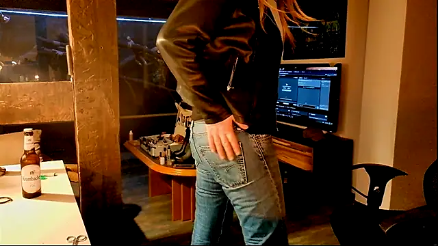 Snapshot of DYasmin69 chatting on October 18, 8:43 pm DYasmin69 online show from October 18, 8:43 pm