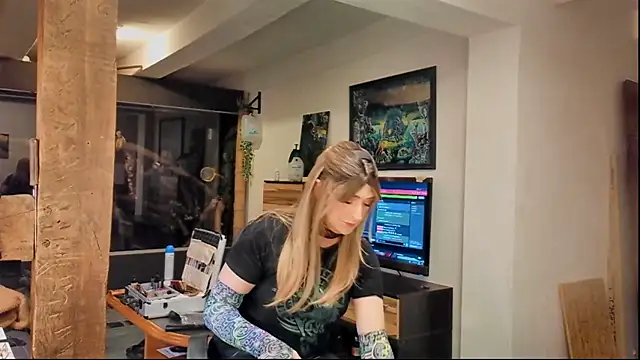 Snapshot of DYasmin69 chatting on October 25, 10:05 pm DYasmin69 online show from October 25, 10:05 pm