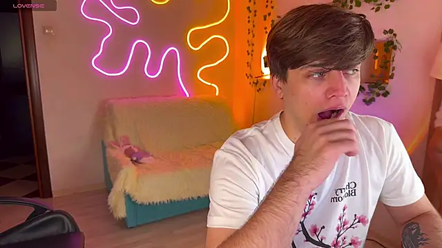 RobertAndLinela online show from October 10, 2:16 am