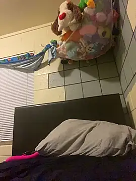 kAyLa gUrL online show from April 16, 1:00 pm