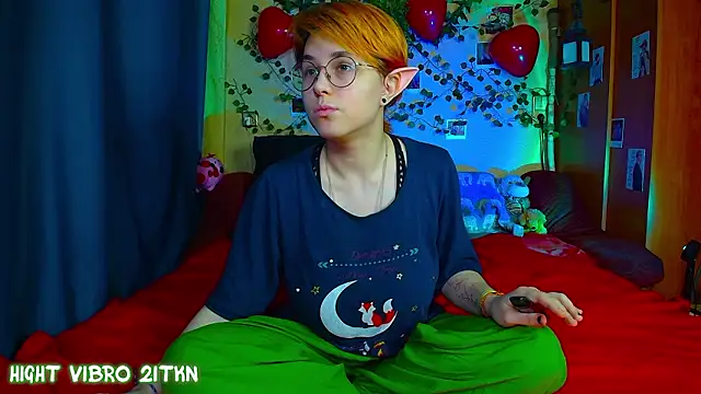 TrickyKitsune online show from March 2, 3:19 pm