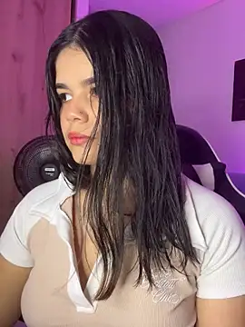 Snapshot of pretty_angela1 chatting on October 6, 11:53 pm pretty angela1 online show from October 6, 11:53 pm