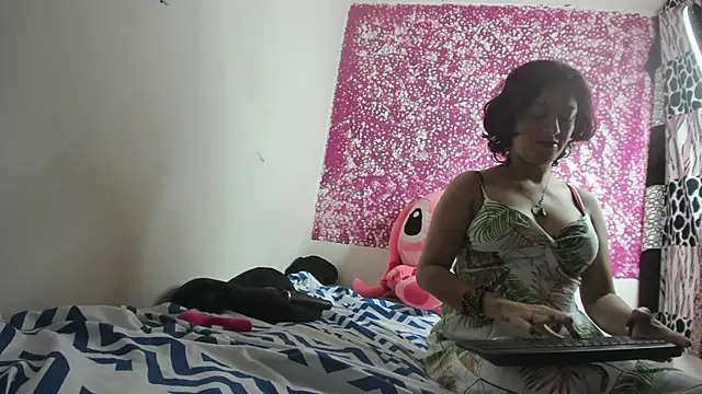 Laura hellss online show from October 21, 12:58 am