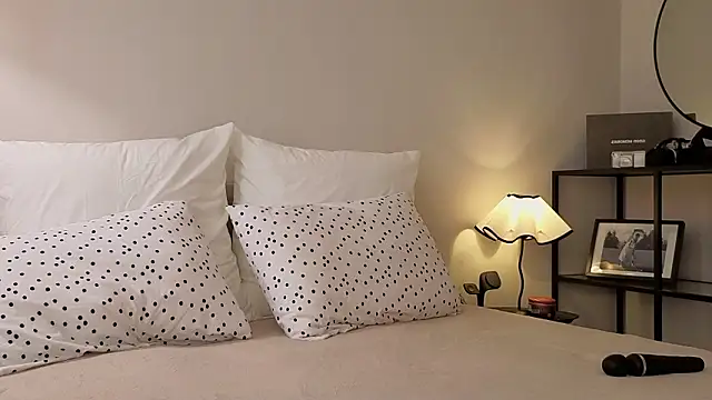 KimKhallifa online show from March 18, 5:23 am