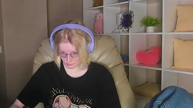 ElizabethHarpper online show from November 3, 1:31 am