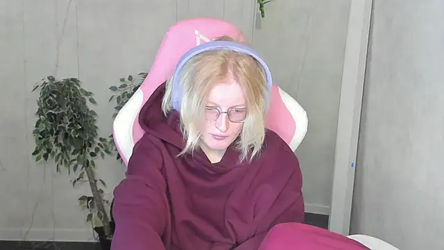 ElizabethHarpper online show from November 28, 1:19 am