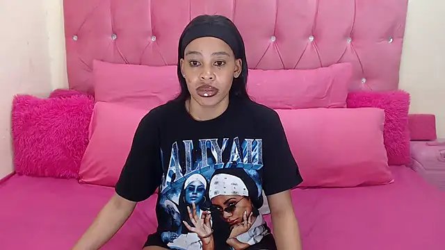 Snapshot of naughtiest_baddy chatting on October 4, 11:31 pm naughtiest baddy online show from October 4, 11:31 pm
