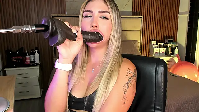 Snapshot of EmiilyHendriixx chatting on September 13, 9:12 pm EmiilyHendriixx online show from September 13, 9:12 pm