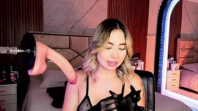 Snapshot of EmiilyHendriixx chatting on October 23, 8:04 pm EmiilyHendriixx online show from October 23, 8:04 pm