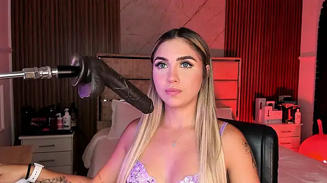 Snapshot of EmiilyHendriixx chatting on September 16, 8:39 pm EmiilyHendriixx online show from September 16, 8:39 pm