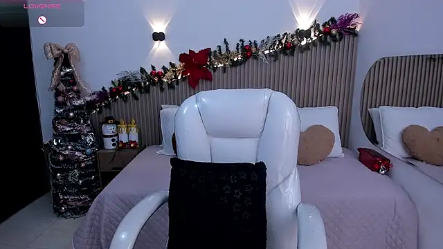 Annie kurt  online show from December 4, 9:26 pm