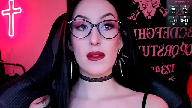 Miss Alice   online show from April 7, 11:40 pm