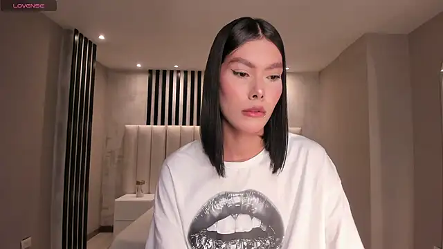 NiaSalvatore online show from September 8, 6:18 pm