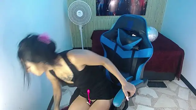 Snapshot of Anniee_x chatting on September 12, 1:18 pm Anniee x online show from September 12, 1:18 pm