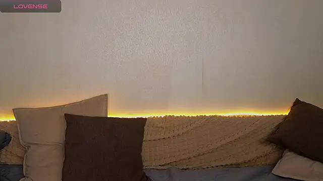 Snapshot of emilytrays chatting on September 13, 11:18 am emilytrays online show from September 13, 11:18 am