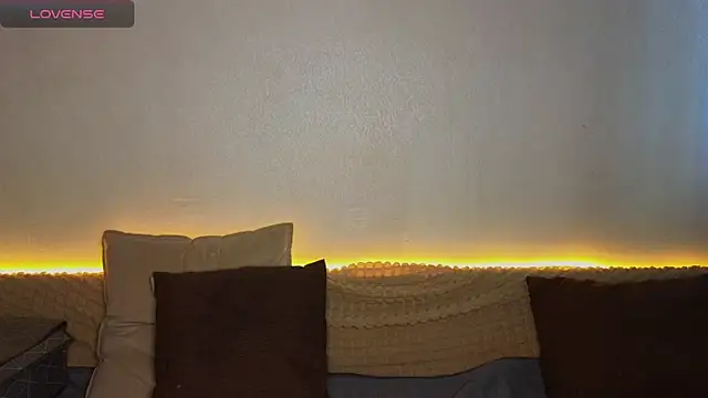 Snapshot of emilytrays chatting on September 26, 4:54 am emilytrays online show from September 26, 4:54 am