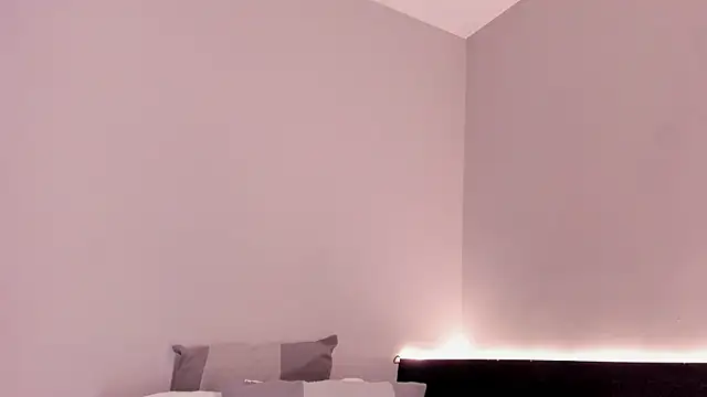 sara  jones gh online show from December 3, 4:53 pm