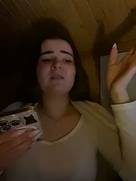 mewKate online show from April 4, 6:51 pm