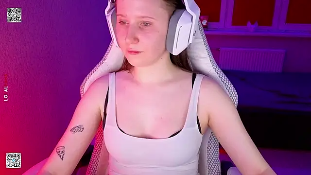 mon lola online show from March 30, 4:28 pm