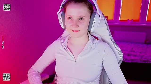 mon lola online show from April 27, 10:56 am