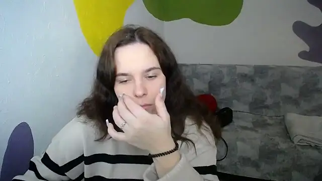 mini girly online show from December 3, 1:24 pm