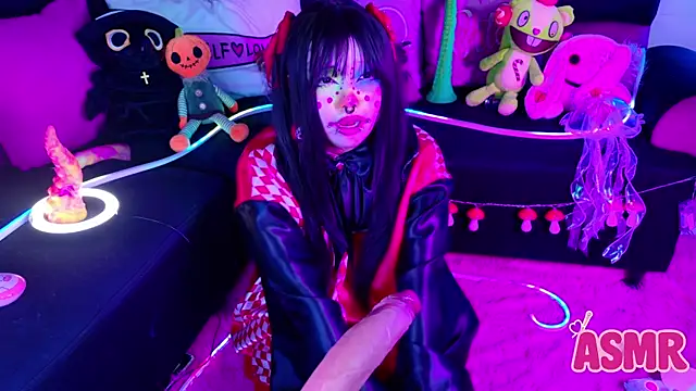 LaytonBox online show from October 31, 4:22 pm