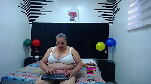 QueenMatturex online show from November 1, 1:04 pm