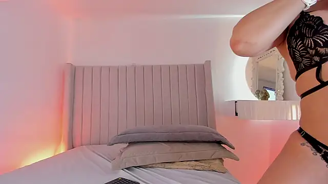 Karla Hudsson online show from April 21, 12:34 pm