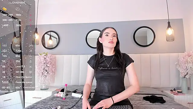 chelsea bolton  online show from March 1, 1:00 pm