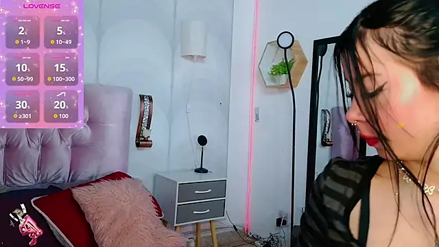 madison oli online show from November 25, 4:09 pm