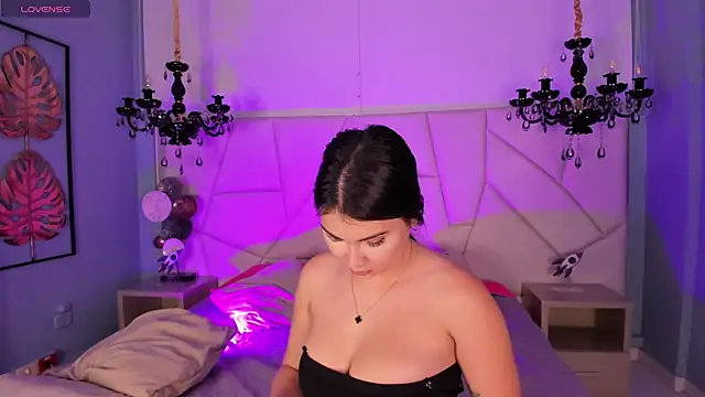 Aitana Hilton  online show from November 6, 11:49 am