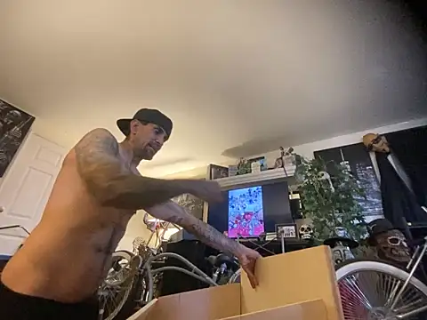 hornycouple818 online show from January 18, 10:00 am