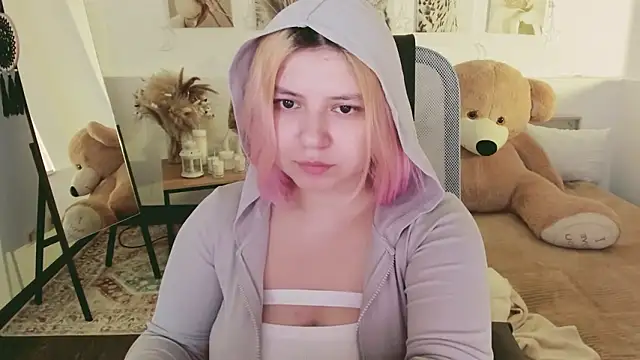 DiaAngell online show from February 11, 7:48 pm