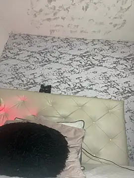 Lili  taylor online show from February 2, 2:54 am