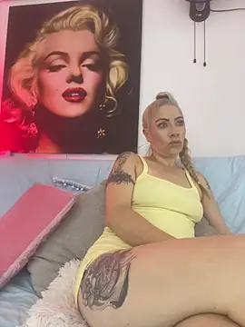 viktoria davis  online show from June 2, 12:00 am