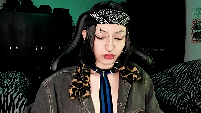 roxy toxic online show from December 19, 2:05 am