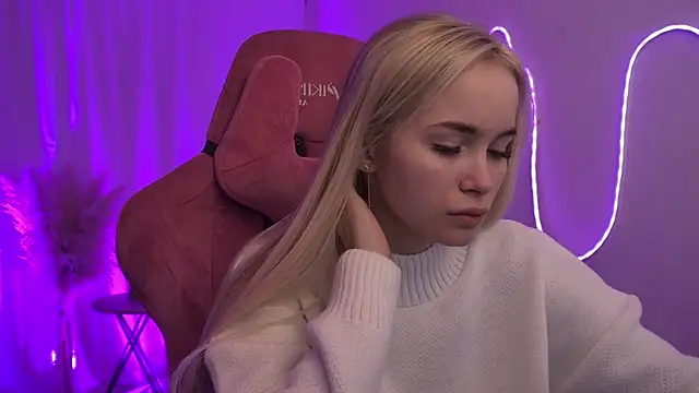 DakotaaJohnnson online show from December 15, 5:56 am