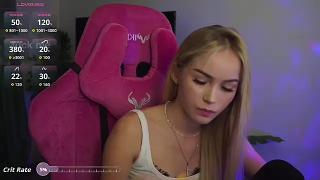 DakotaaJohnnson online show from September 11, 1:55 pm