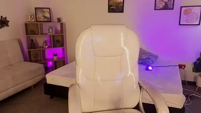 Nicole Foxx  online show from October 22, 7:52 pm